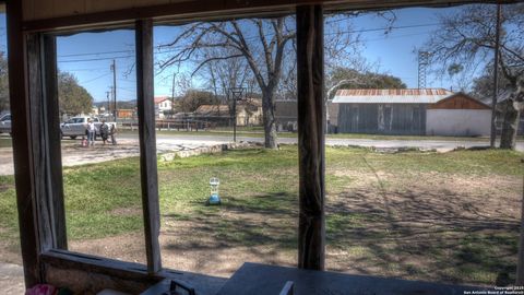 A home in Leakey