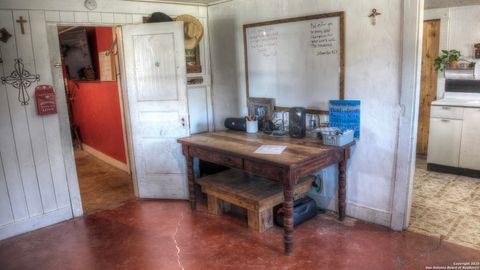 A home in Leakey