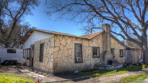 A home in Leakey