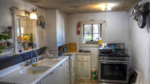 A home in Leakey