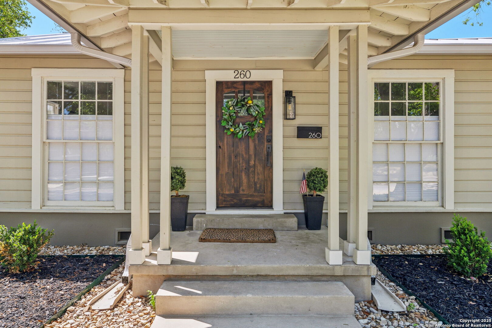 260 E Edgewood