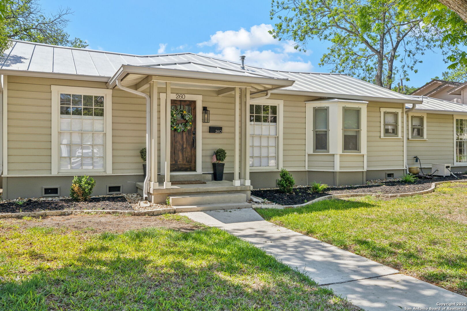 260 E Edgewood