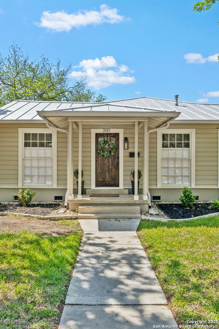 260 E Edgewood