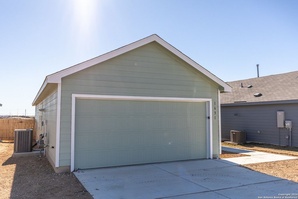 Photo of 1631 Knoll Ridge, New Braunfels, TX 78130 (MLS # 1918662)