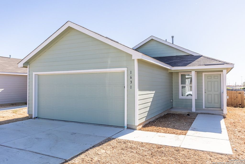 Photo of 1631 Knoll Ridge, New Braunfels, TX 78130 (MLS # 1918662)