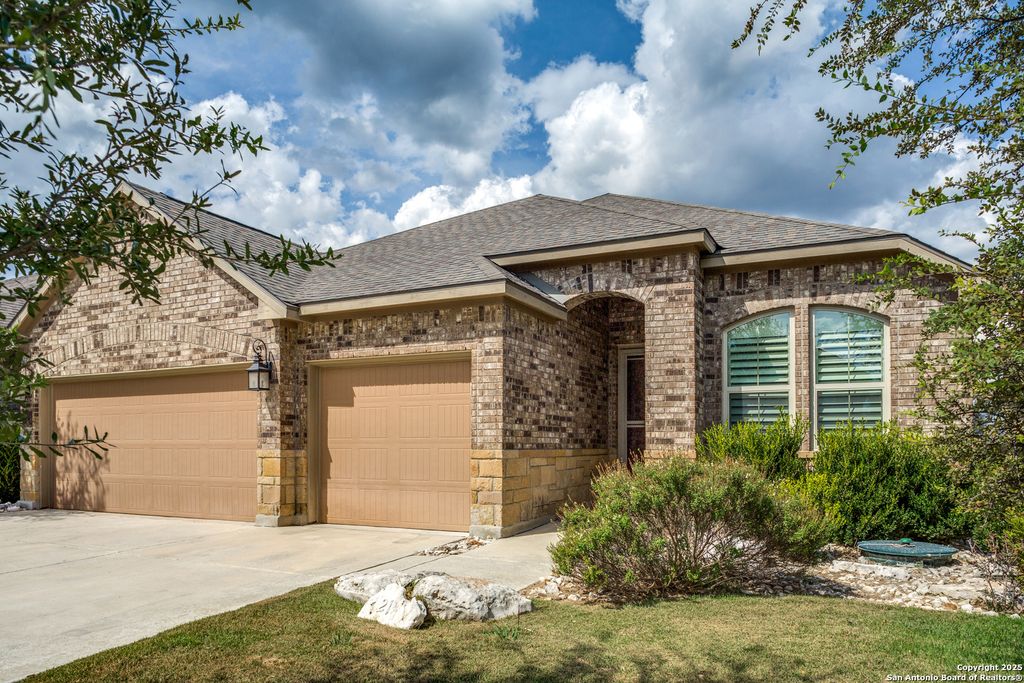 Photo of 21 Mariposa Pkwy, Boerne, TX 78006 (MLS # 1953005)