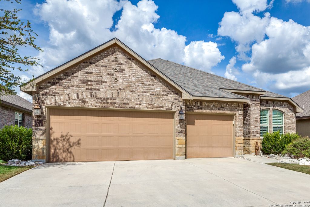Photo of 21 Mariposa Pkwy, Boerne, TX 78006 (MLS # 1953005)