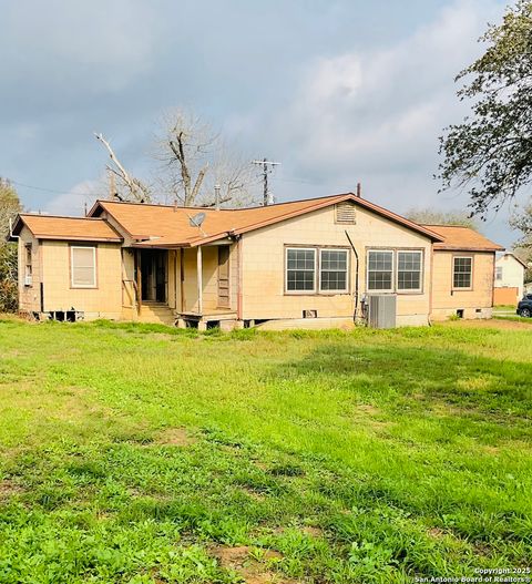 A home in Floresville