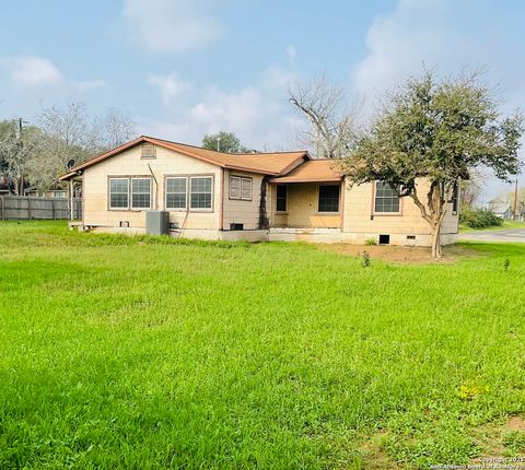 A home in Floresville