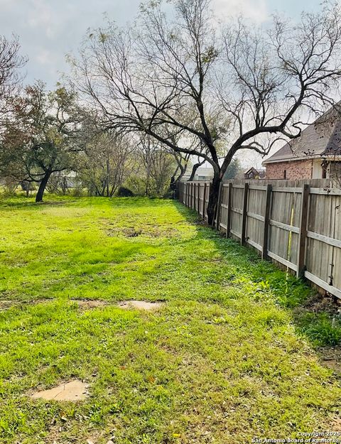 A home in Floresville