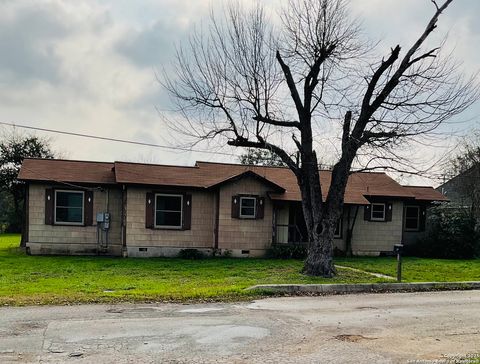 A home in Floresville