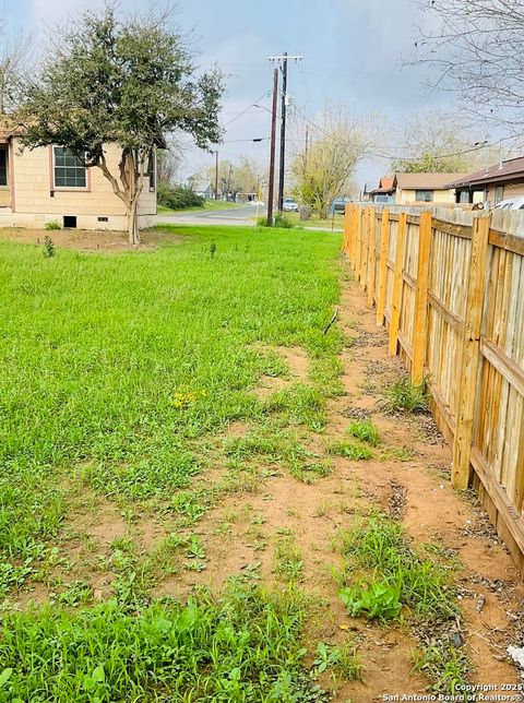 A home in Floresville