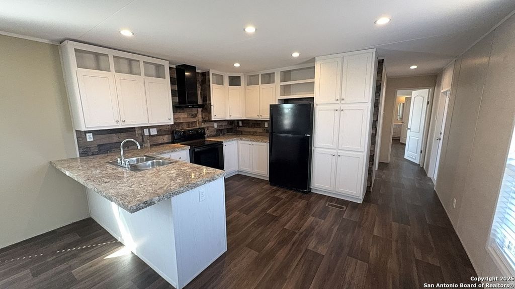 Photo of 224 forest creek, Devine, TX 78016 (MLS # 1909833)