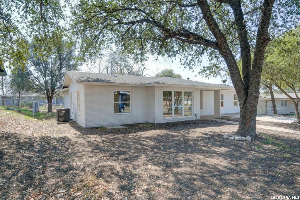 Photo of 322 E Rampart Dr, San Antonio, TX 78216 (MLS # 1944095)