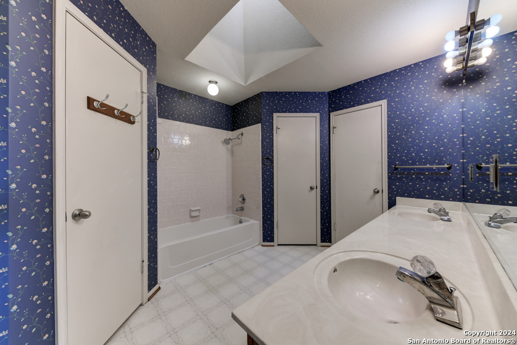 Spring Branch, Texas 78070, United States, 3 Bedrooms Bedrooms, ,2 BathroomsBathrooms,Residential,Pending,30015