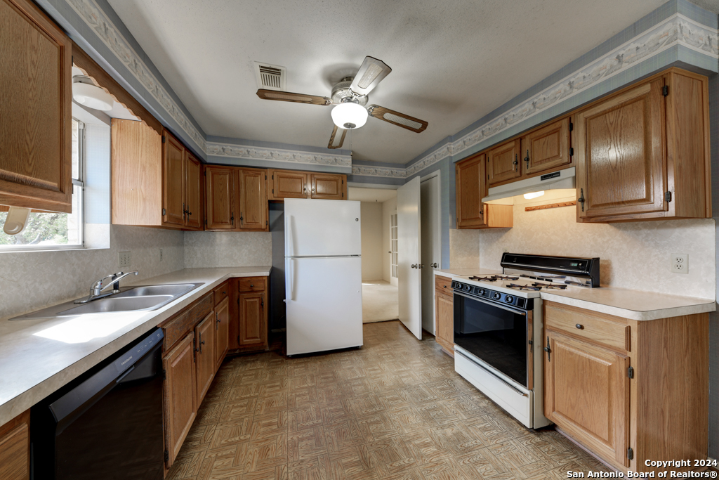 Spring Branch, Texas 78070, United States, 3 Bedrooms Bedrooms, ,2 BathroomsBathrooms,Residential,Pending,30015