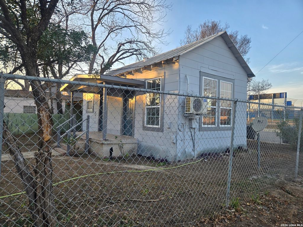 Photo of 203 W Theo REAR #REAR, San Antonio, TX 78214 (MLS # 1938341)