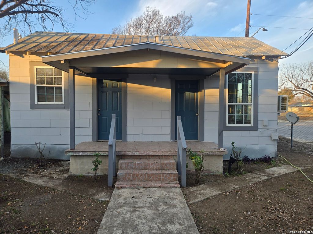 Photo of 203 W Theo REAR #REAR, San Antonio, TX 78214 (MLS # 1938341)