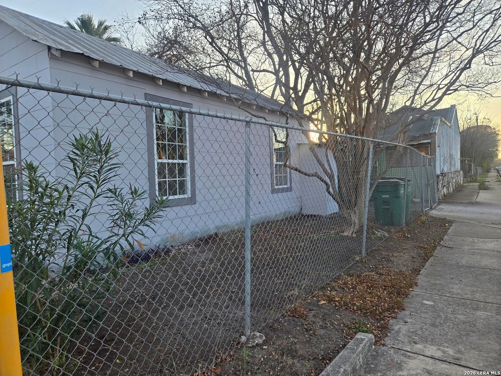 Photo of 203 W Theo REAR #REAR, San Antonio, TX 78214 (MLS # 1938341)