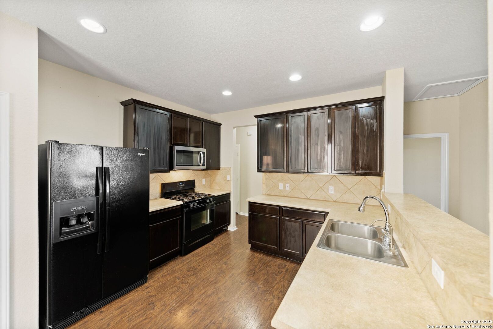 3411 Mentone