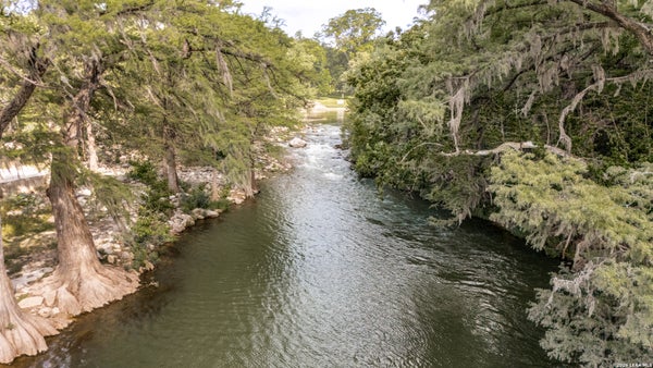 1228 ERVENDBERG AVE # 104, NEW BRAUNFELS, TX 78130 - Image c3f3a4e212315231c11282d6e7f873a2/4249402970