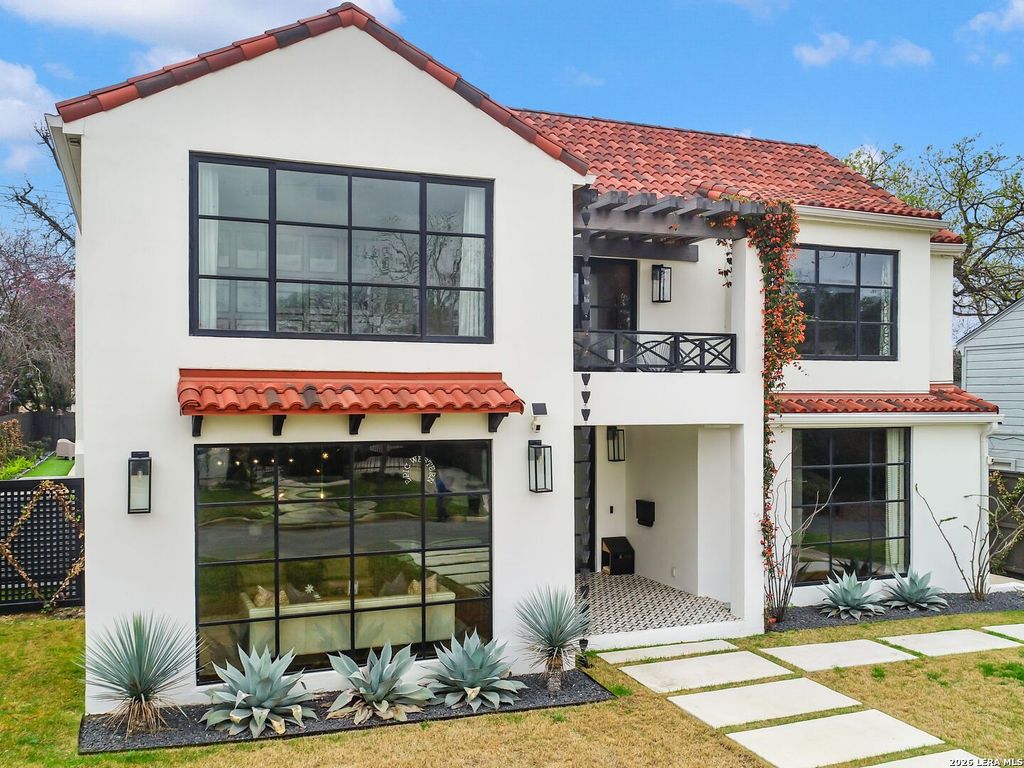 Photo of 116 Canterbury Hill, San Antonio, TX 78209 (MLS # 1931402)