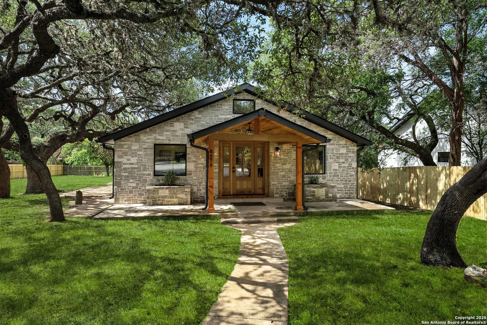 8618 Indian Hills