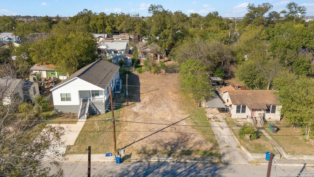 Photo of 1827 CENTER ST, San Antonio, TX 78202 (MLS # 1824615)