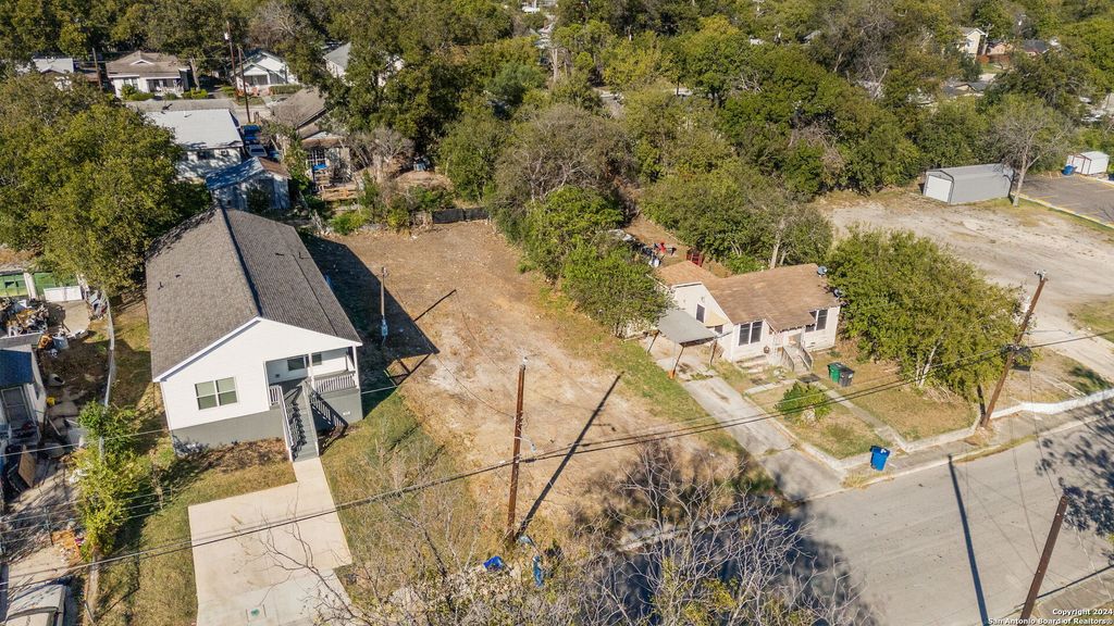 Photo of 1827 CENTER ST, San Antonio, TX 78202 (MLS # 1824615)