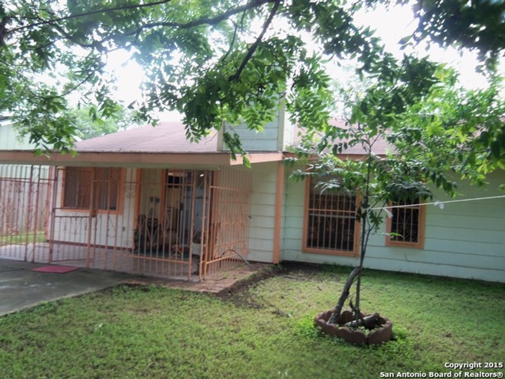 Photo of 5878 CLIFF PATH, San Antonio, TX 78250 (MLS # 1914135)