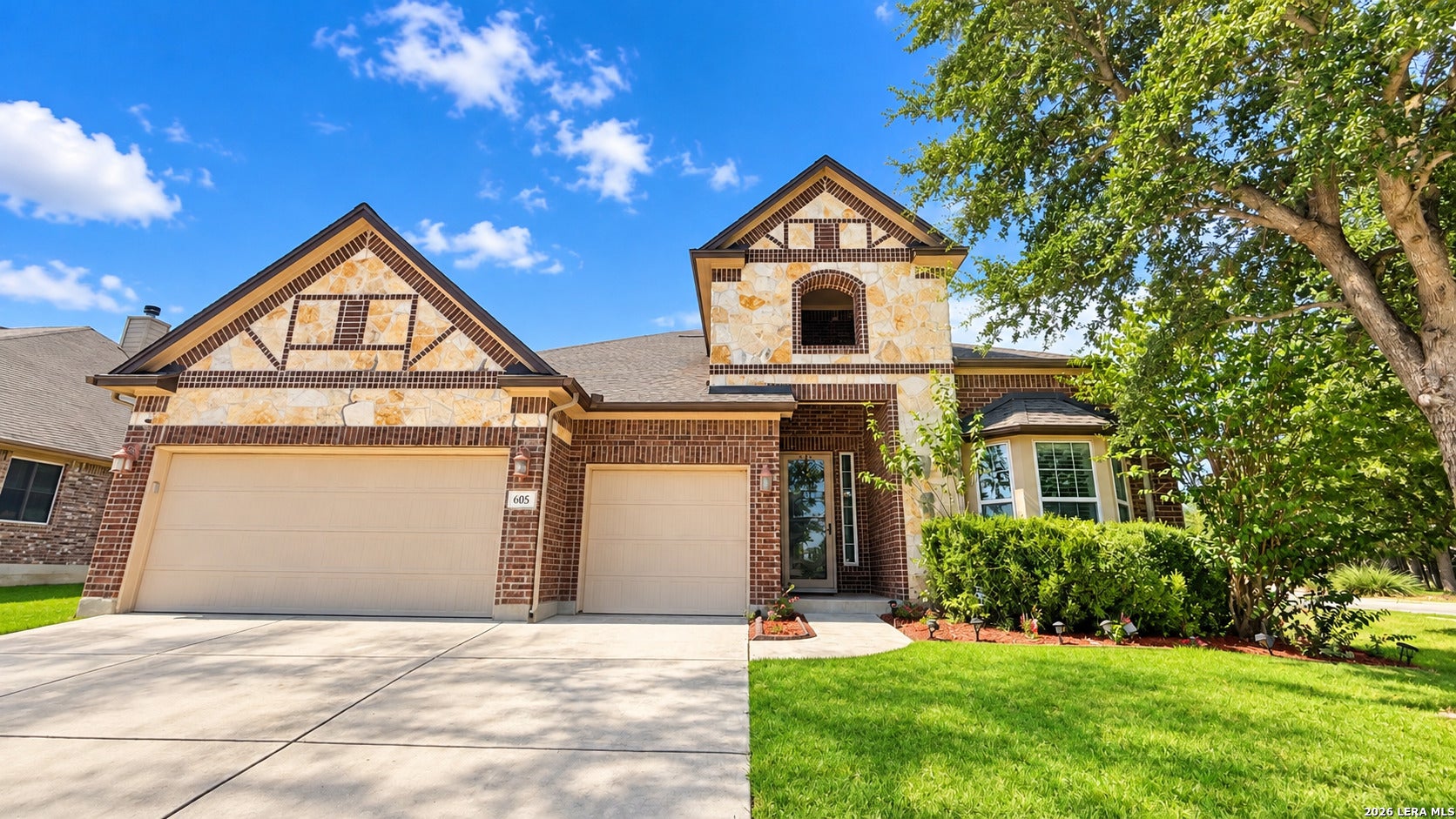 605 Oakmont Way
