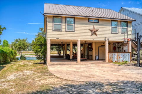 Property photo of 914 Pebble Beach Dr Nw, Lakehills, TX 78063