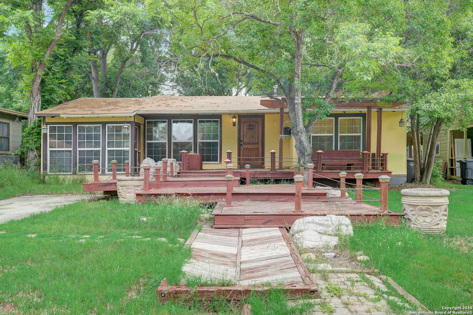 439 Devonshire Dr
