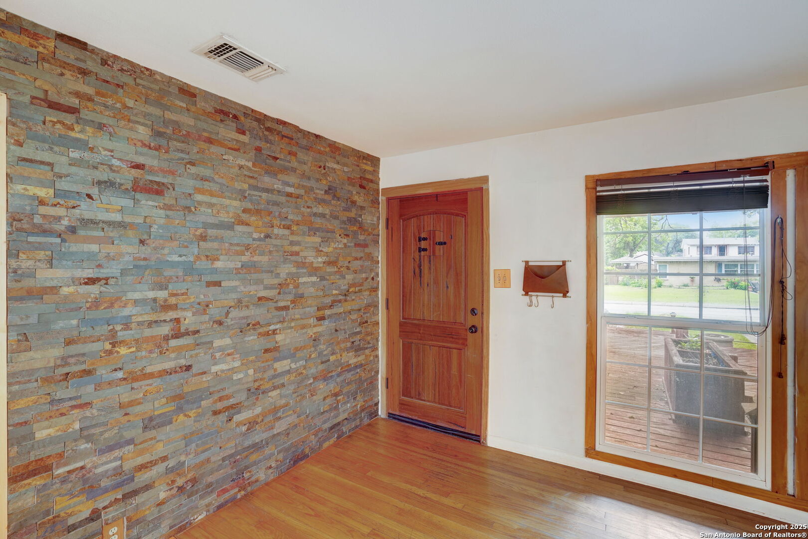 439 Devonshire Dr