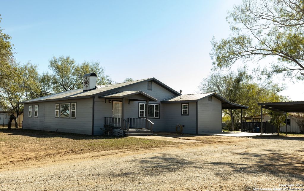 Photo of 1510 Corgey, Pleasanton, TX 78064 (MLS # 1929535)