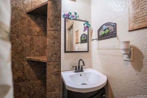 Tiny photo for 606 S San Horacio Ave, San Antonio, TX 78237 (MLS # 1899024)