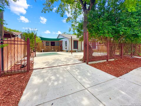Photo for 606 S San Horacio Ave, San Antonio, TX 78237 (MLS # 1899024)