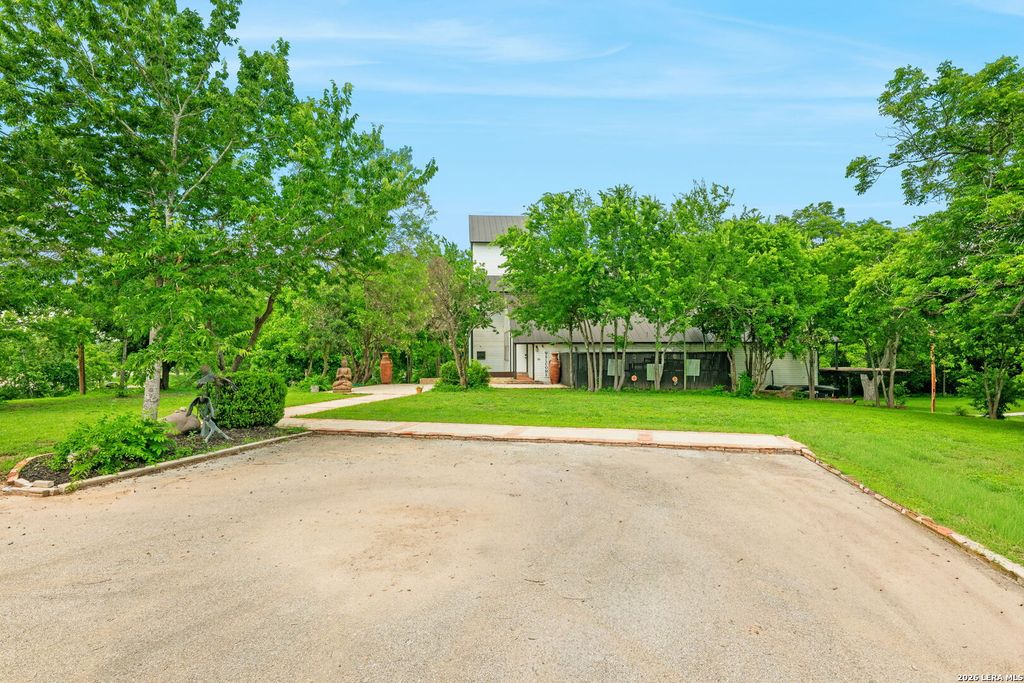 Photo of 102 Lenz Dr, Seguin, TX 78155 (MLS # 1970139)