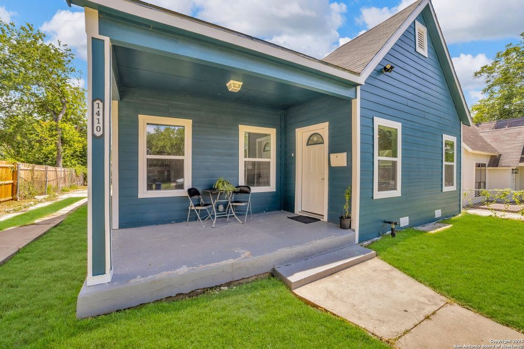 Photo of 1410 Hicks avenue, San Antonio, TX 78210 (MLS # 1875408)