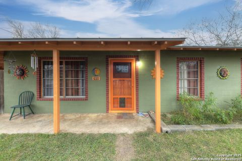 A home in Bandera