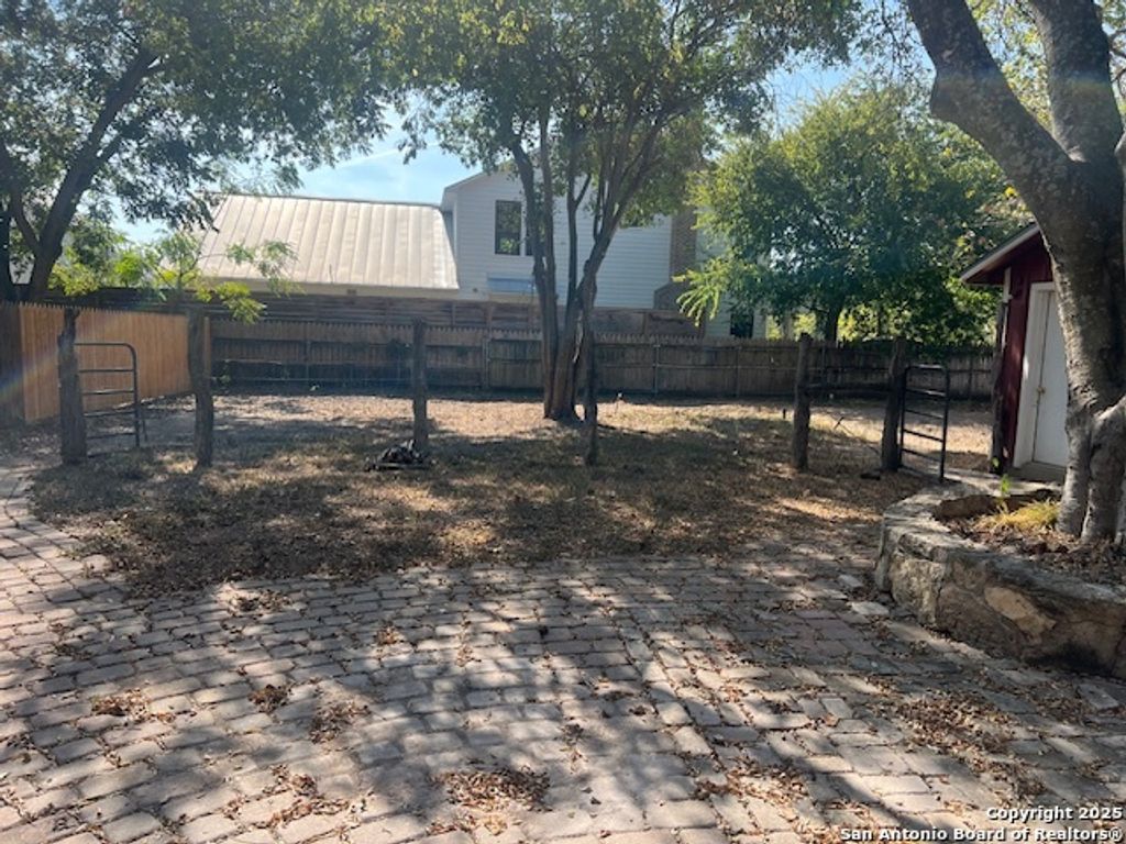 Photo of 402 Herff Street, Boerne, TX 78006 (MLS # 1921470)