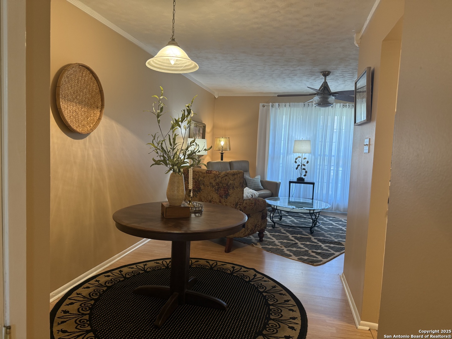 8702 Village 811