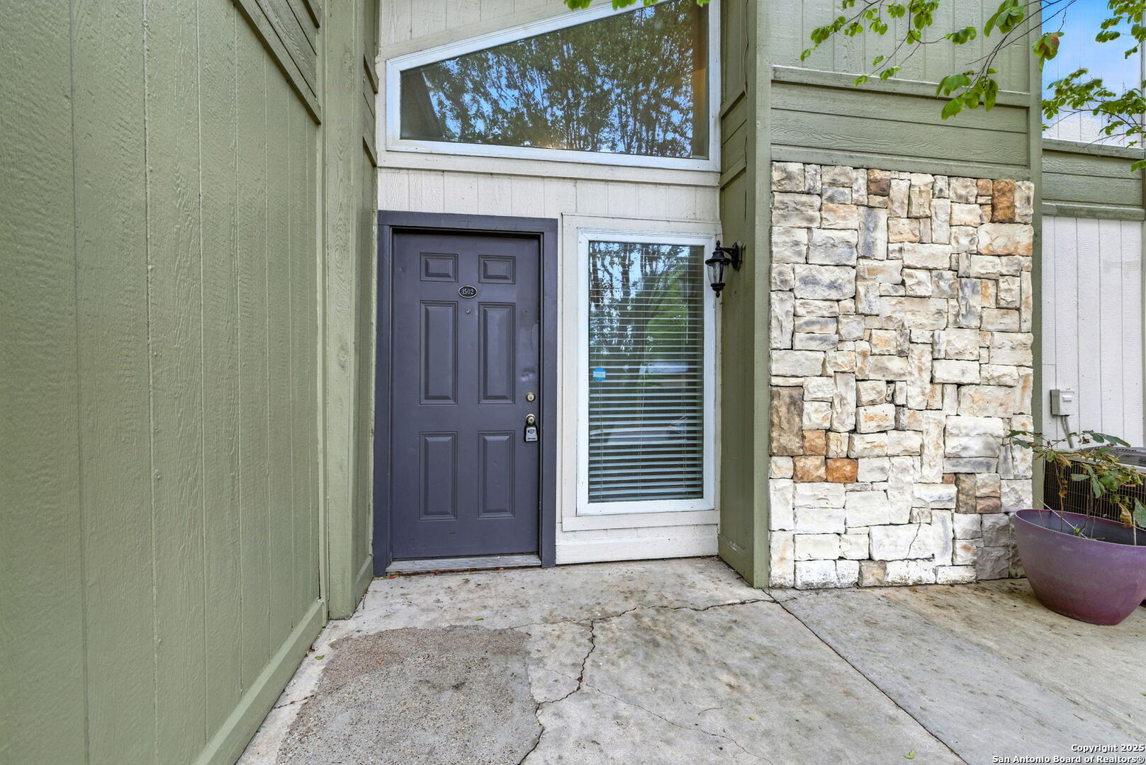 100 Lorenz Rd 1502
