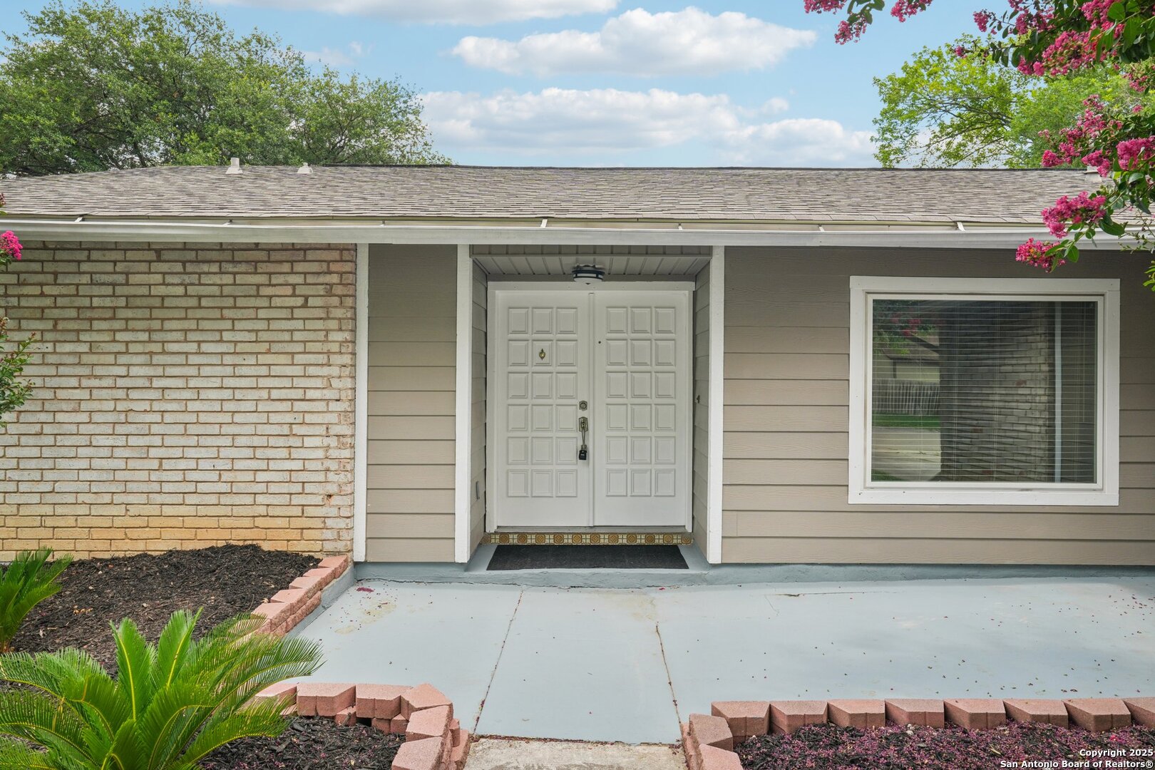 11930 Holm Oaks