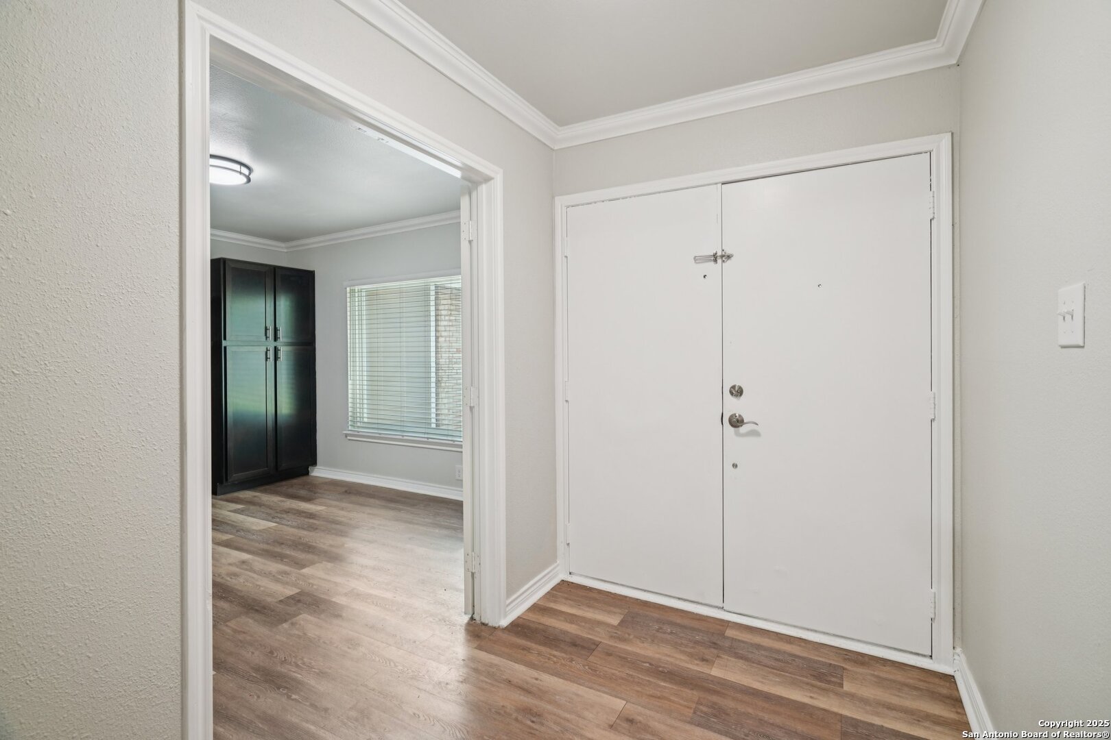 11930 Holm Oaks