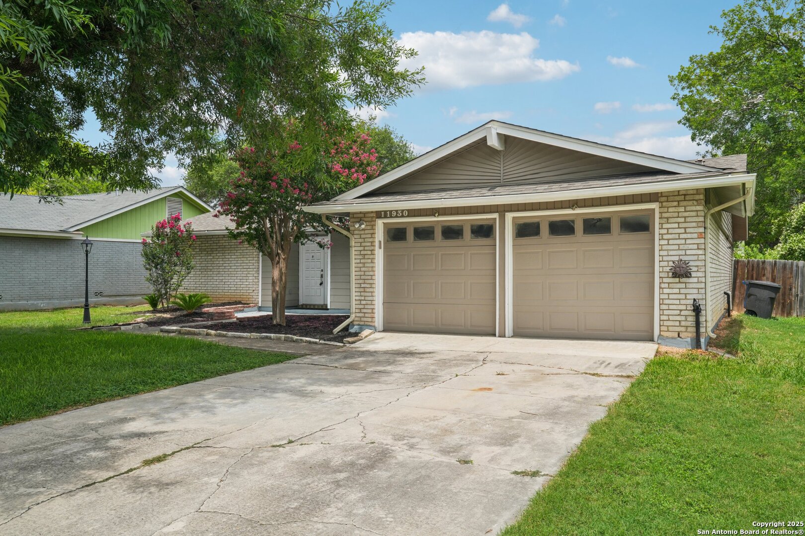 11930 Holm Oaks