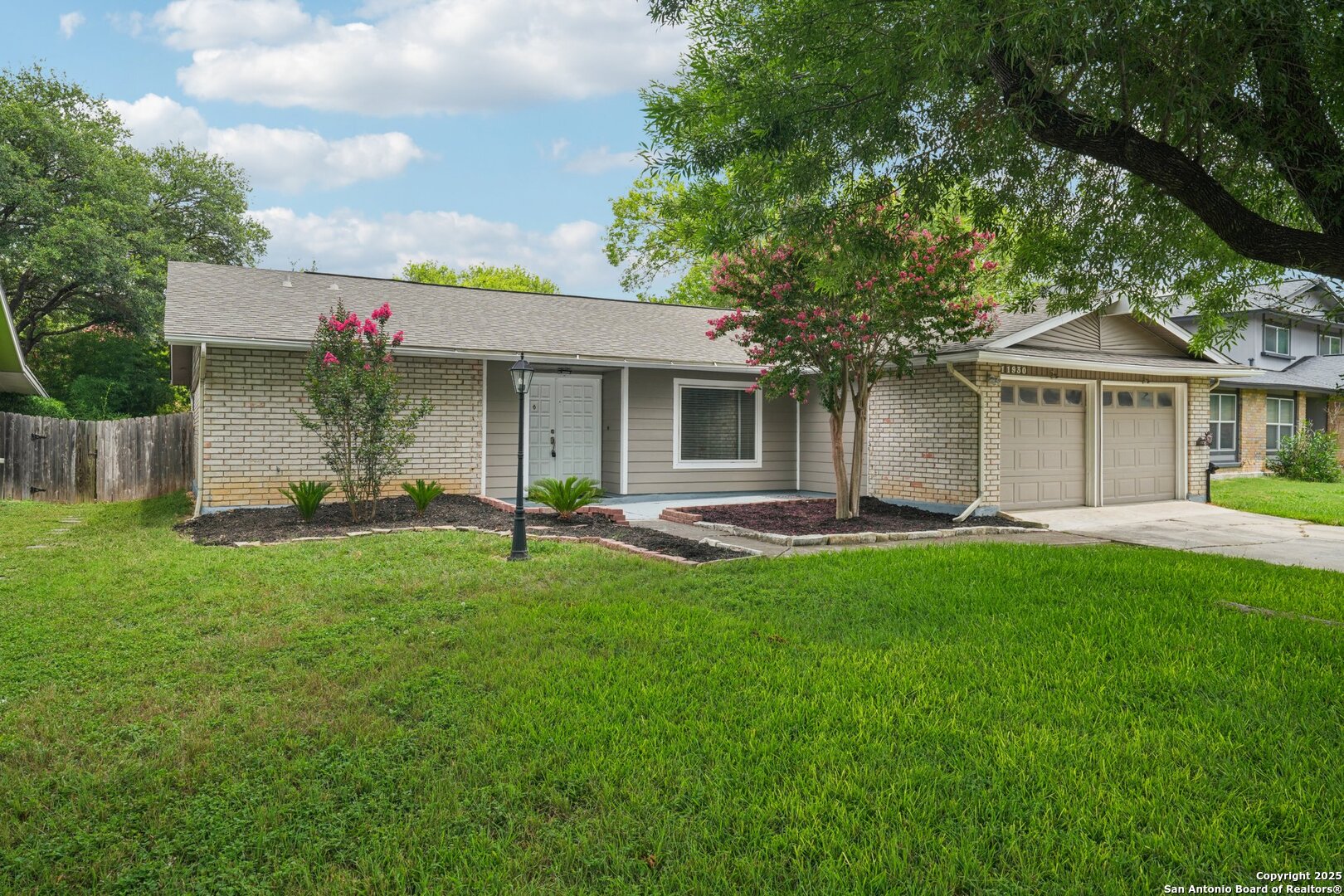11930 Holm Oaks