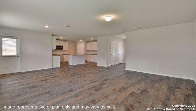 647 Sumpter Banks