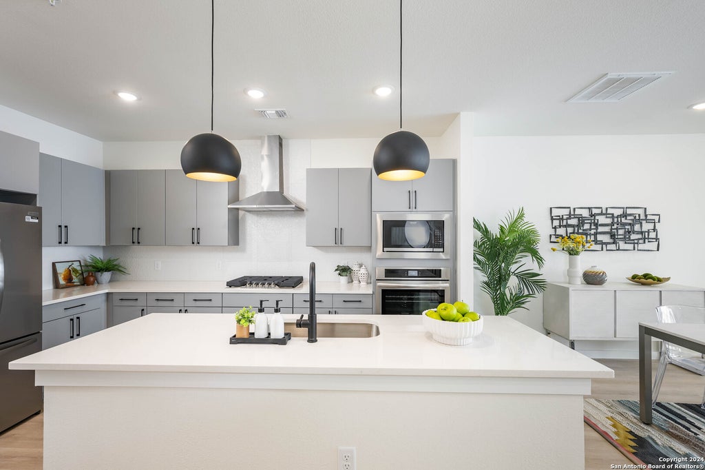 Photo of 719 E Locust St 2102 #2102, San Antonio, TX 78212 (MLS # 1990011)