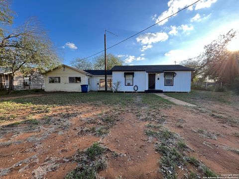 A home in Dilley